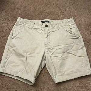 Men’s khaki shorts
